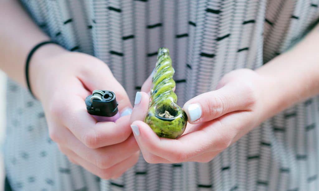 How To Smoke Weed From a Pipe